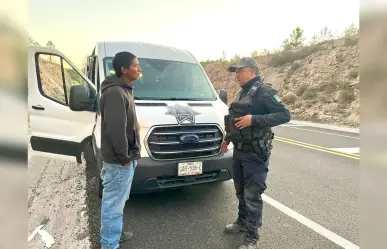 Estatales auxilian a un joven que viajaba a pie desde Sinaloa a Durango