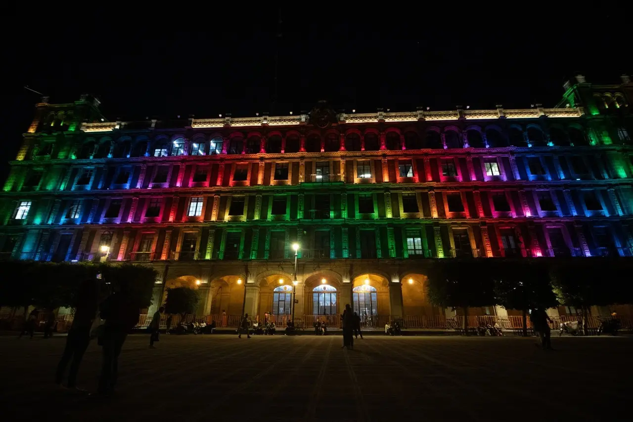 Por primera vez Zócalo de la CDMX prende luces de primavera, ¡no te lo pierdas!. Foto: @GobCDMX