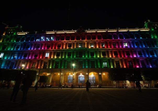 Por primera vez Zócalo de la CDMX prende luces de primavera, ¡no te lo pierdas!