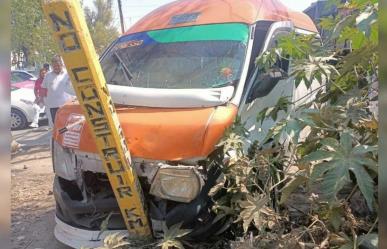 Se la lleva el tren...unidad de transporte público fue arrastrada en Ecatepec