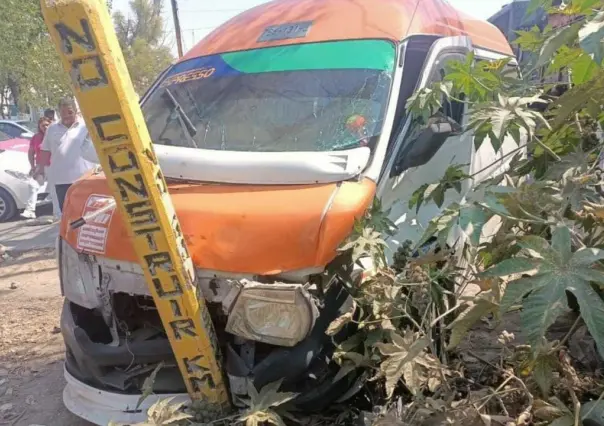 Se la lleva el tren...unidad de transporte público fue arrastrada en Ecatepec