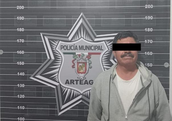 Detienen a hombre por encender fogata en Arteaga