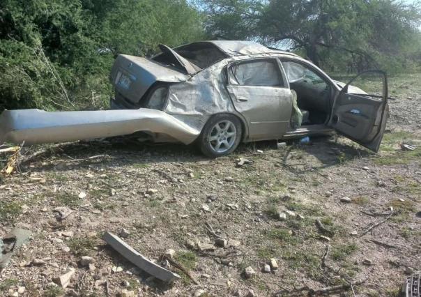 Cuatro adultos y dos menores lesionados en volcadura