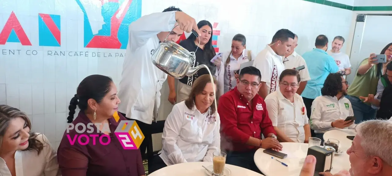 Rocío Nahle, candidata a la gubernatura de Veracruz por Sigamos Haciendo Historia, es abuchada por las familias que desayunaban en el Gran Café de la Parroquia Foto: Rosalinda Morales