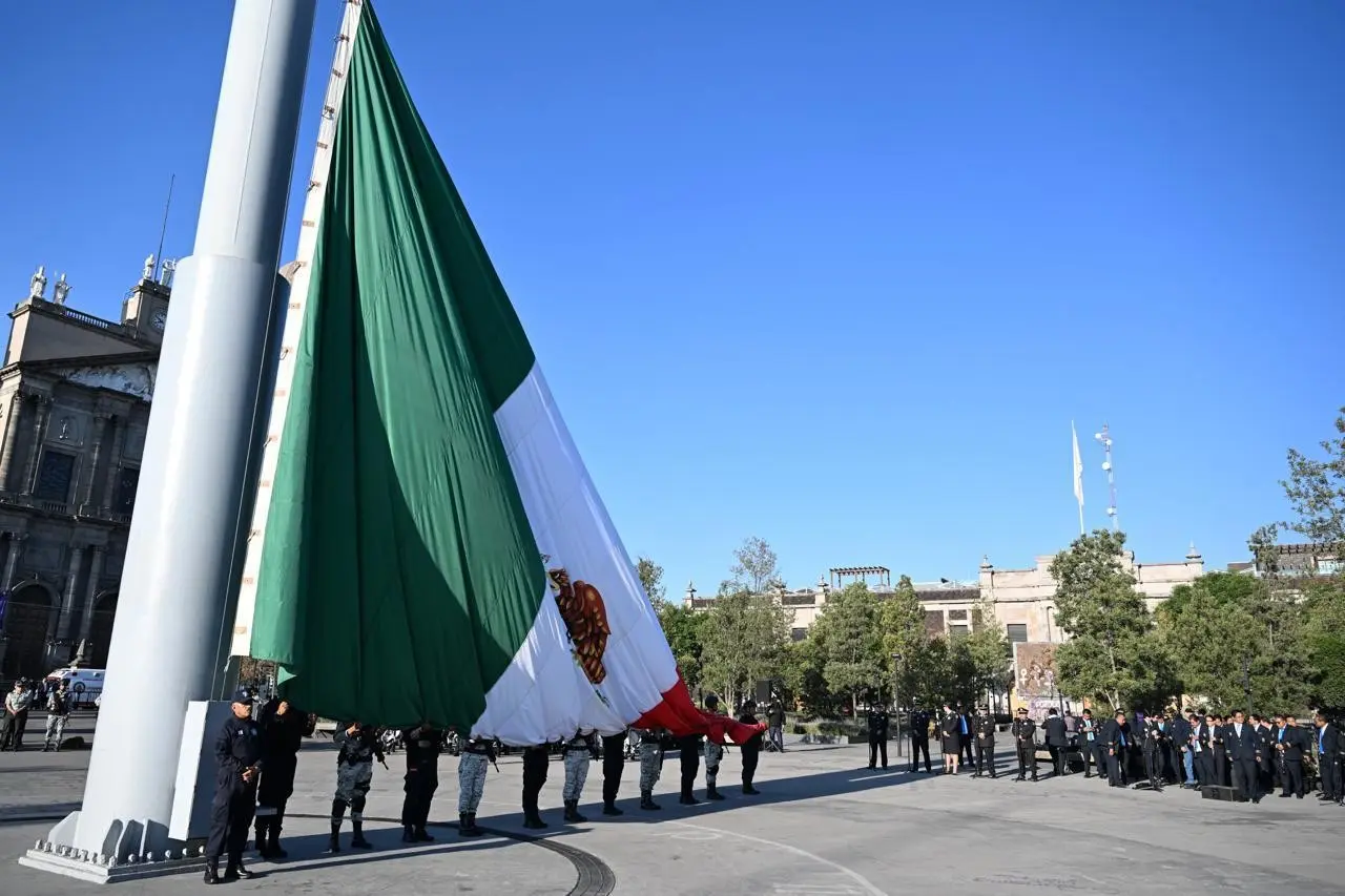 La acompañaron integrantes de la Mesa de Coordinación para la Construcción de la Paz y el Gabinete legal y ampliado. Imagen: GEM