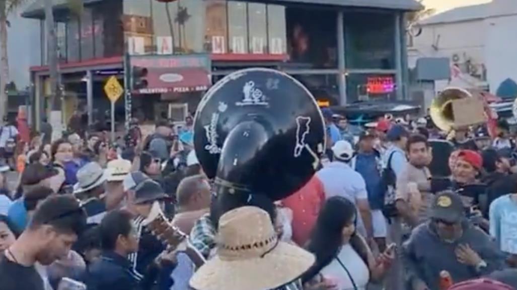 Bandas sinaloenses en Mazatlán están en todo su derecho de protestar: AMLO