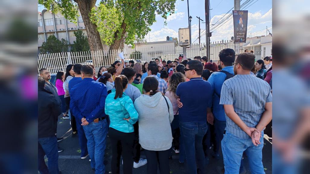 Trabajadores de Salud despedidos por IMSS Bienestar; en protesta bloquean calles