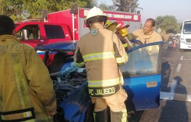 Muere automovilista prensado tras choque en Poncitlán, Jalisco
