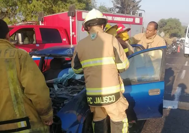 Muere automovilista prensado tras choque en Poncitlán, Jalisco