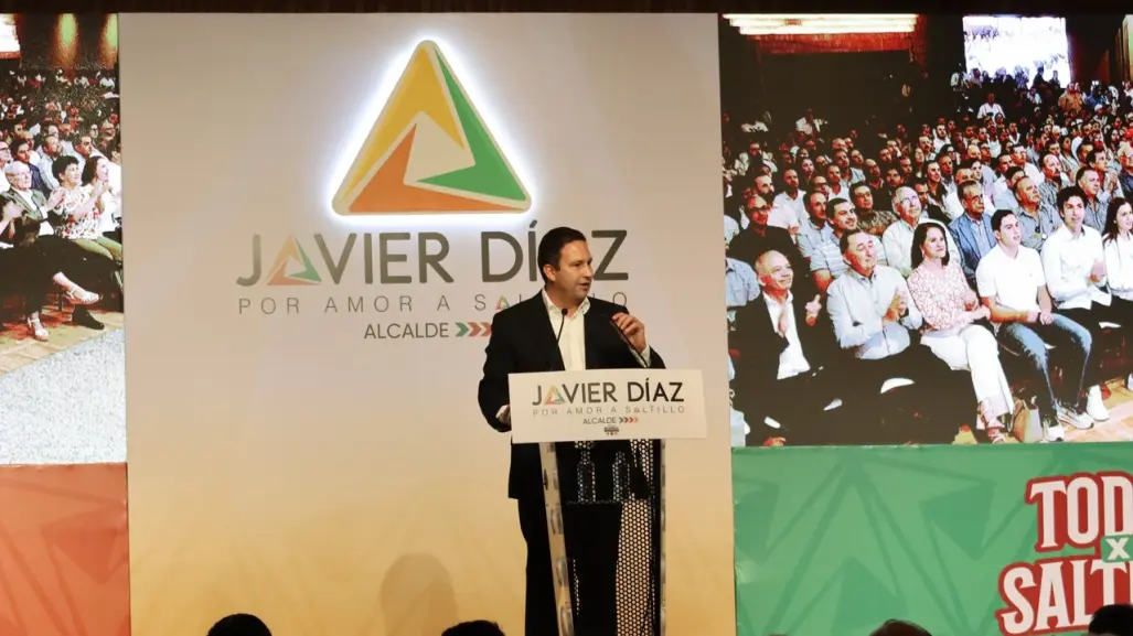 Presenta Javier Díaz Plataforma Política; asisten cientos de saltillenses