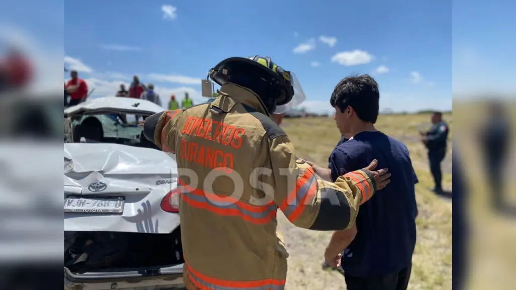 Rachas de viento provocan volcadura en Durango