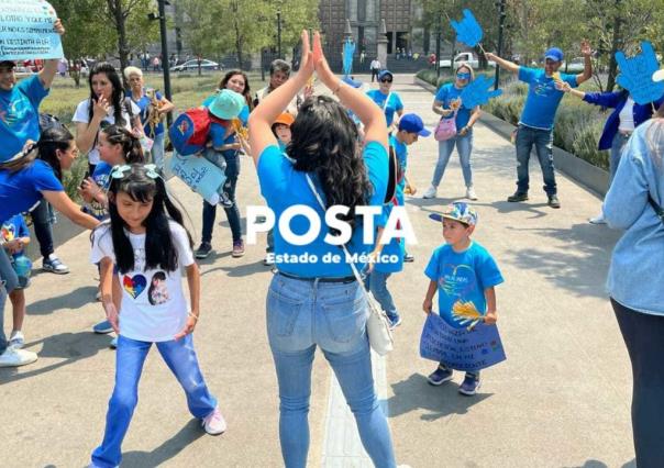 En Toluca marchan para visibilizar el autismo (VIDEO)