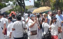Personal de salud  de Yucatán protesta frente a Palacio de Gobierno