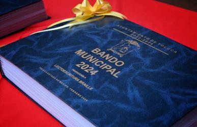 Hecho histórico: Toluca entrega bando municipal en Braille