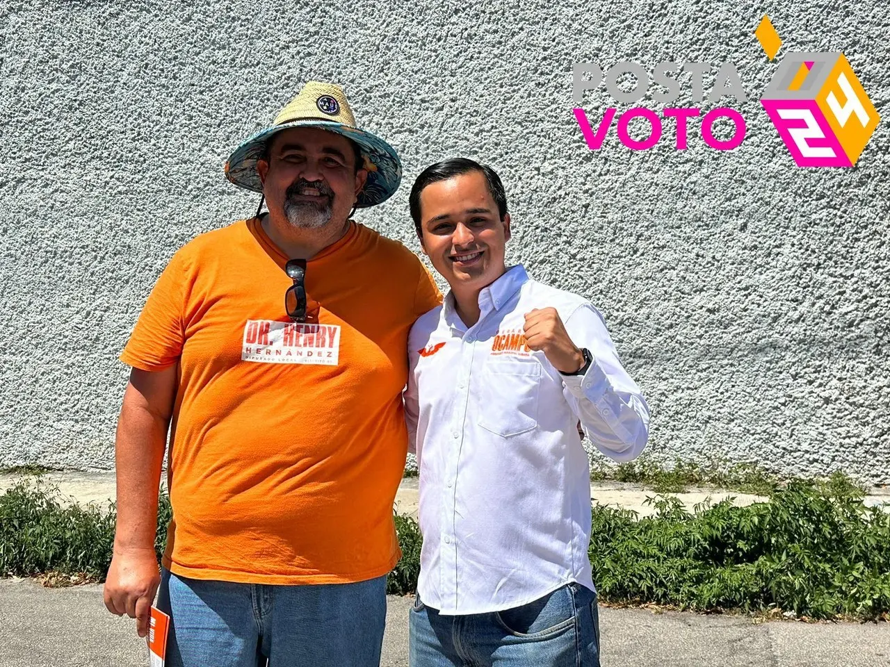 El aspirante a la Alcaldía de Mérida Gerardo Ocampo recorrió el fraccionamiento Pensiones acompañado del  Dr. Henry Hernández Sosa candidato a diputado por el distrito 1 local.- Foto Cortesía