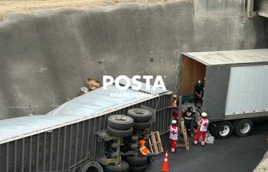 Paraliza volcadura de tráiler 9 horas el Circuito Exterior Mexiquense (VIDEO)