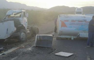 Operador de una pipa muere en volcadura; estaba ebrio