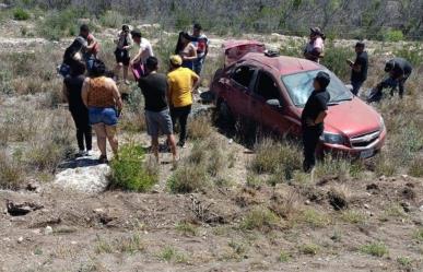 Muere tercera víctima de la volcadura en carretera de García