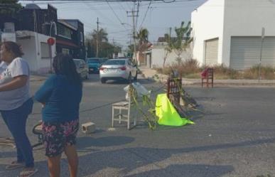 Vecinos de San Vicente Chuburná bloquean vialidad en Mérida por falta de luz