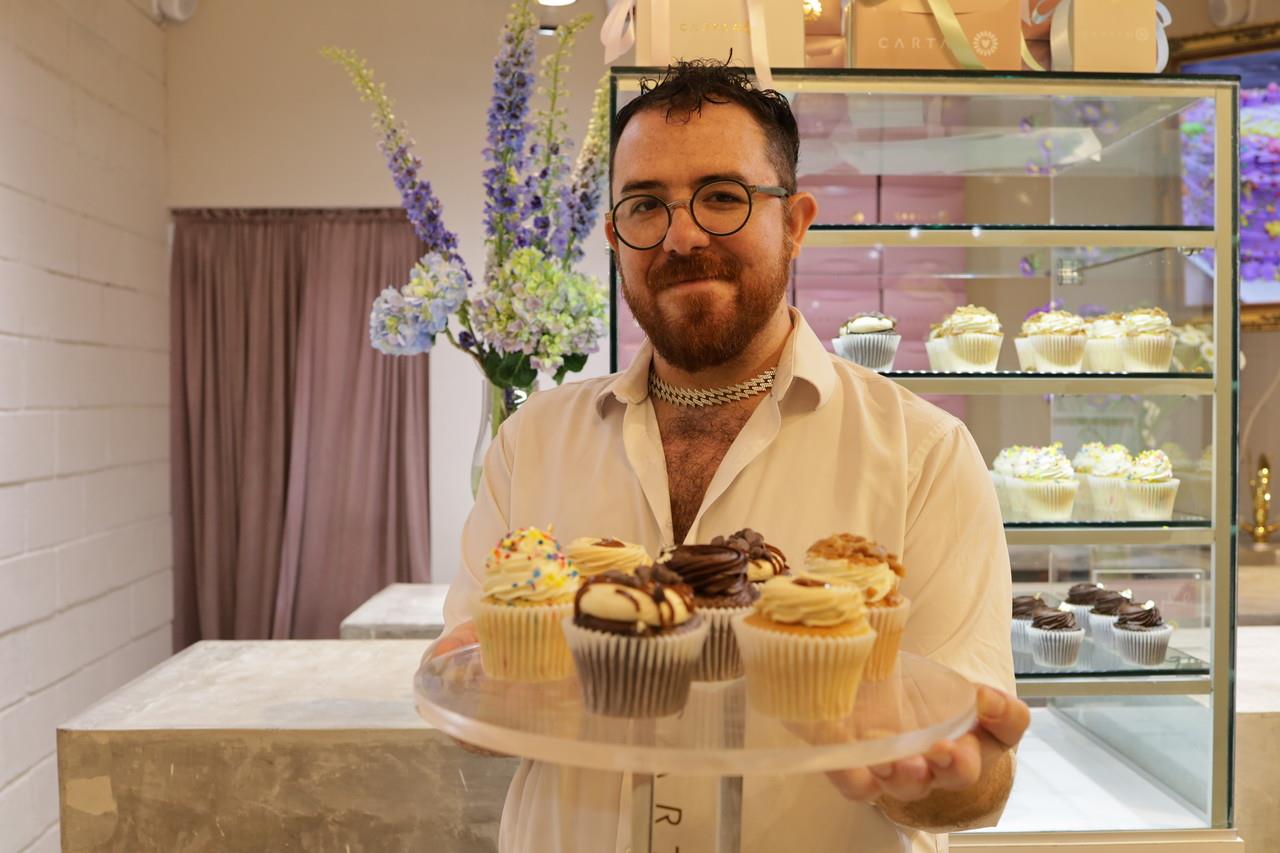 Una de las especialidades de Héctor Iván Batres es la elaboración de cupcakes. Fotos. Jorge Iribe