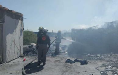 Sofocan incendio en tejaban de una vivienda en Santa Catarina