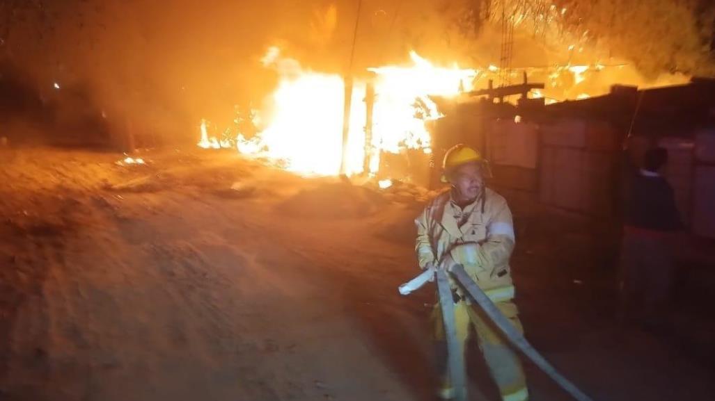 Fuego consume cuatro tejabanes en Escobedo