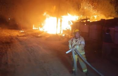 Fuego consume cuatro tejabanes en Escobedo