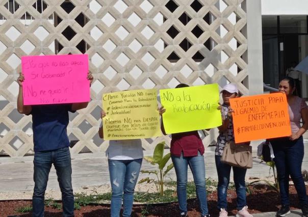 Trabajadores de la salud protestan por reubicación en el hospital San Carlos