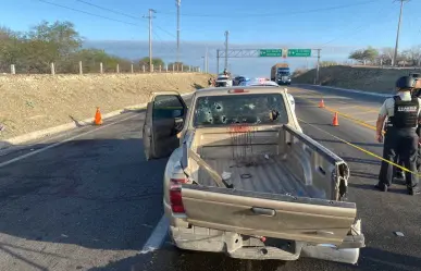 Hallan camioneta abandonada con manchas de sangre e impactos de bala en González