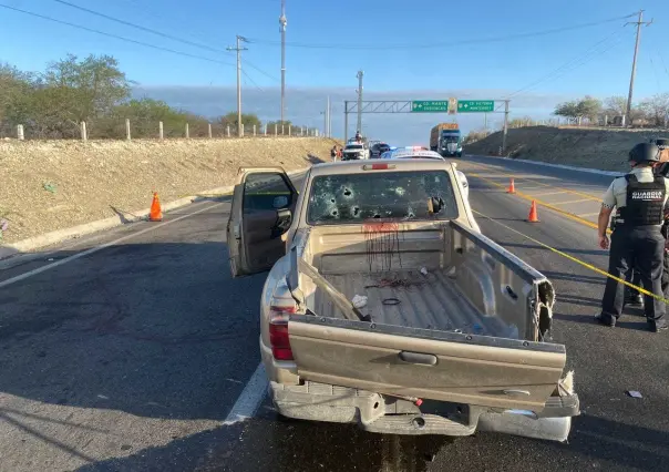 Hallan camioneta abandonada con manchas de sangre e impactos de bala en González