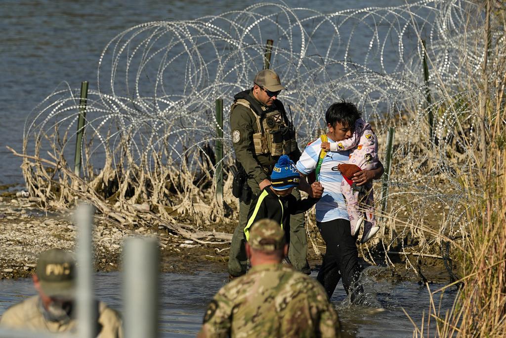 Jueza ordena a Patrulla Fronteriza atender a niños migrantes en campamentos