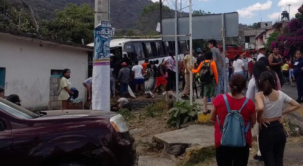 Revelan lista de heridos en accidente de peregrinos rumbo a Chalma. Foto: Especial