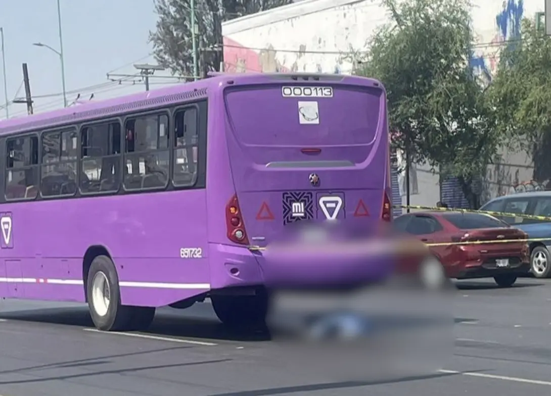 Muere mujer atropellada por unidad de transporte público