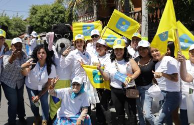 “Defenderé a mujeres maltratadas”: Marina de la Garza camina con todo y botargas