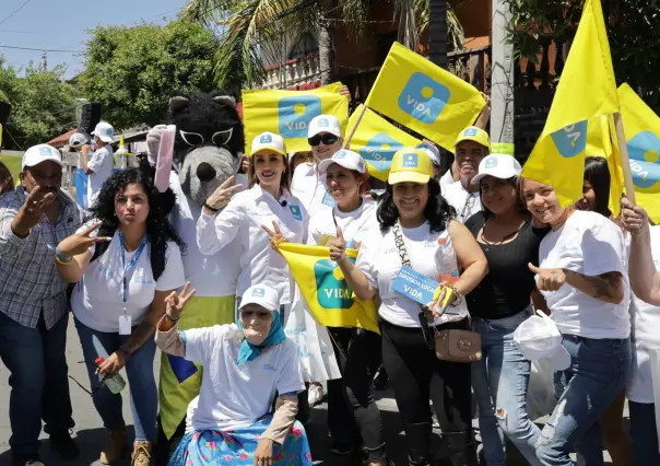 “Defenderé a mujeres maltratadas”: Marina de la Garza camina con todo y botargas