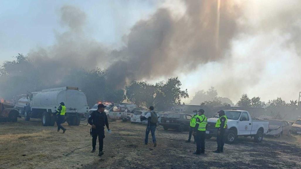 Sofocan incendio en depósito de vehículos en Amecameca