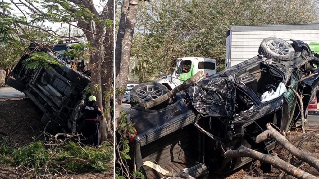 Choca su camioneta de lujo en el periférico de Mérida y huye del lugar