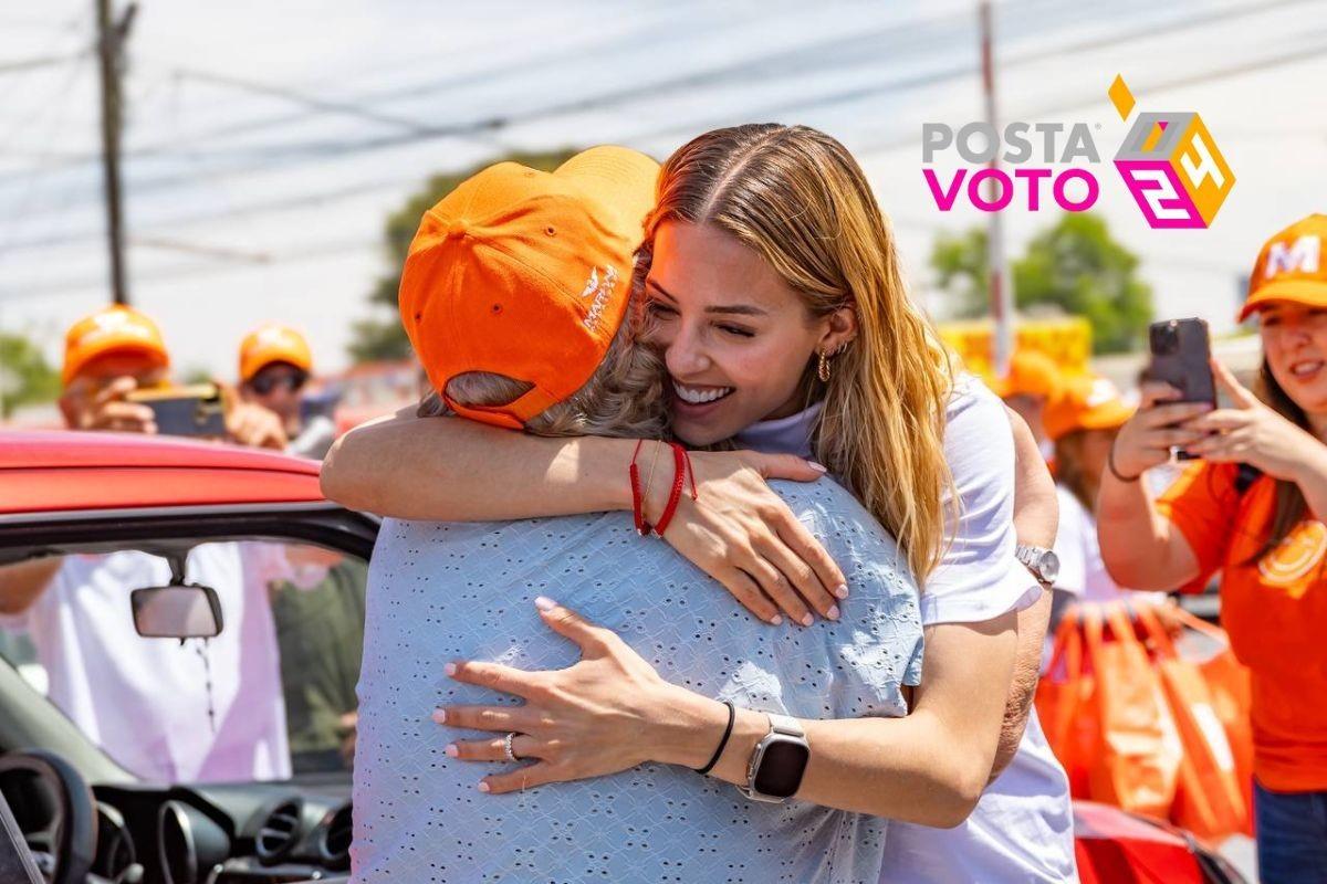 La candidata emecista interactuó con los automovilistas a quienes les compartió su plan de seguridad. Foto: Movimiento Ciudadano