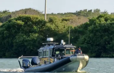 Rescatan a un hombre que cayó al mar por una falla en su paracaídas