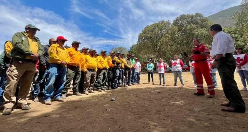 Cruz Roja Mexicana entrega ayuda humanitaria a brigadistas forestales en Edomex. Foto: @Cruz Roja Toluca 