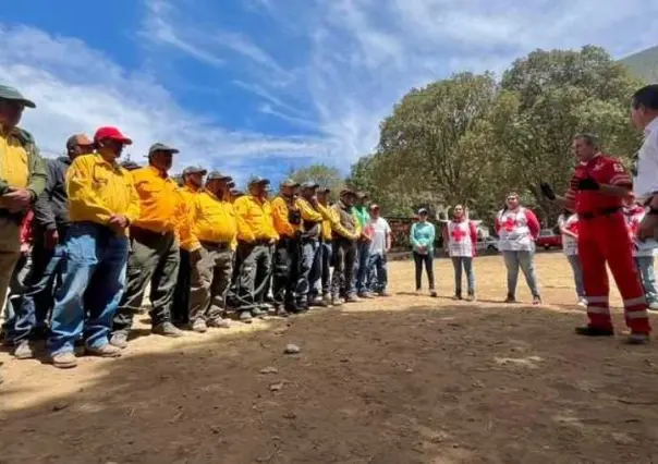 Cruz Roja Mexicana entrega ayuda humanitaria a brigadistas forestales en Edomex