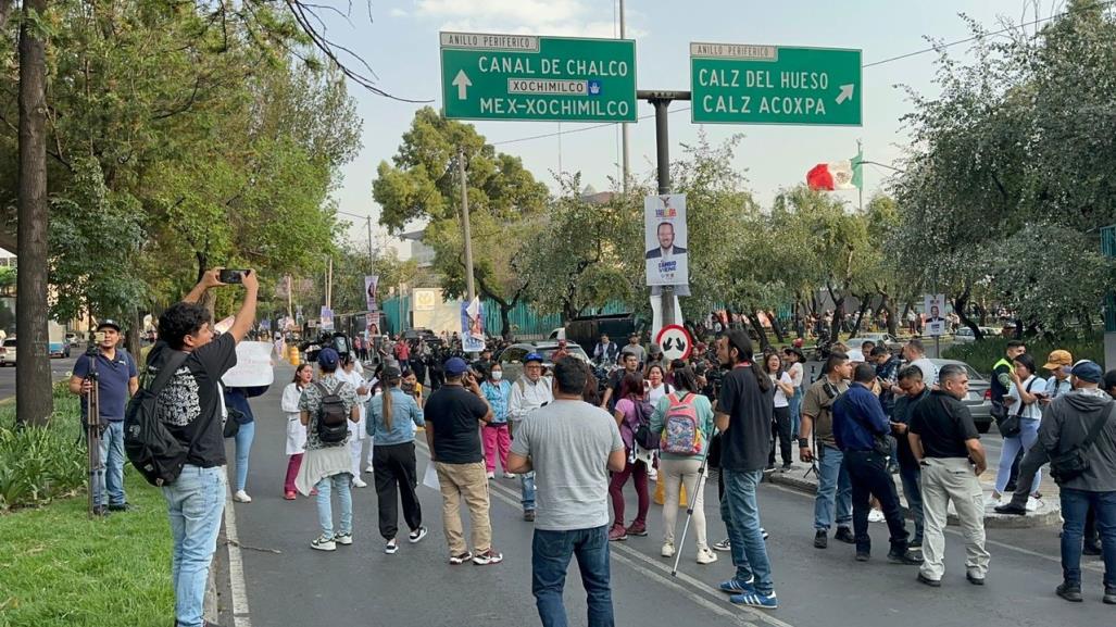 Trabajadores del IMSS Bienestar se manifiestan a las afueras del INE