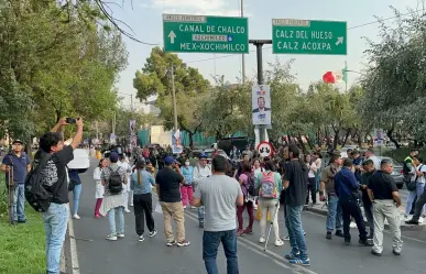 Trabajadores del IMSS Bienestar se manifiestan a las afueras del INE