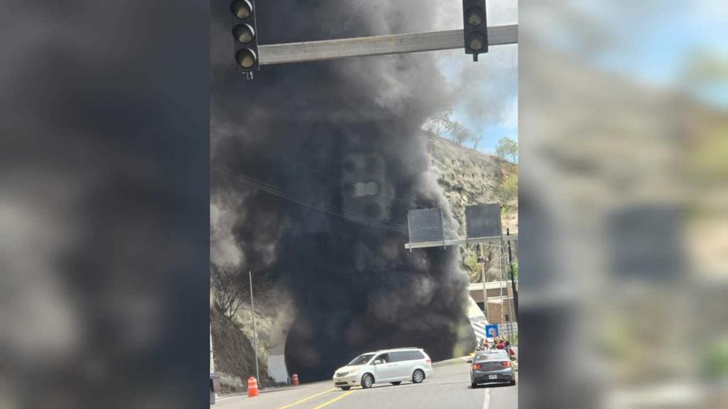 Cierran la Supercarretera por fuerte accidente; hay un muerto