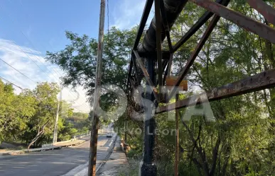 Cascada de aguas negras baña a vecinos de Guadalupe