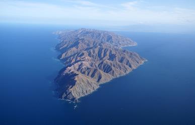 Descubre la belleza natural de Isla Cerralvo: ANP con aguas turquesas