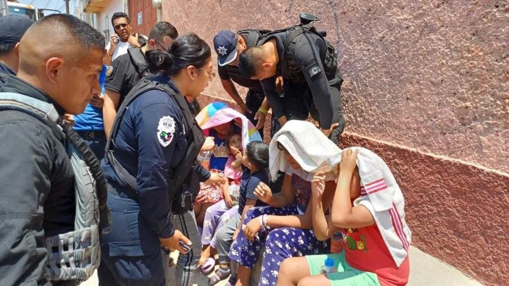 Naucalpan: Rescatan a seis personas durante incendio de una vivienda