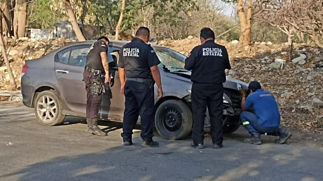 Trágico inicio de semana: joven muere tras chocar su auto contra un poste