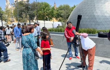 Disfrutan decenas de personas del eclipse en el Valle de Toluca (VIDEO)