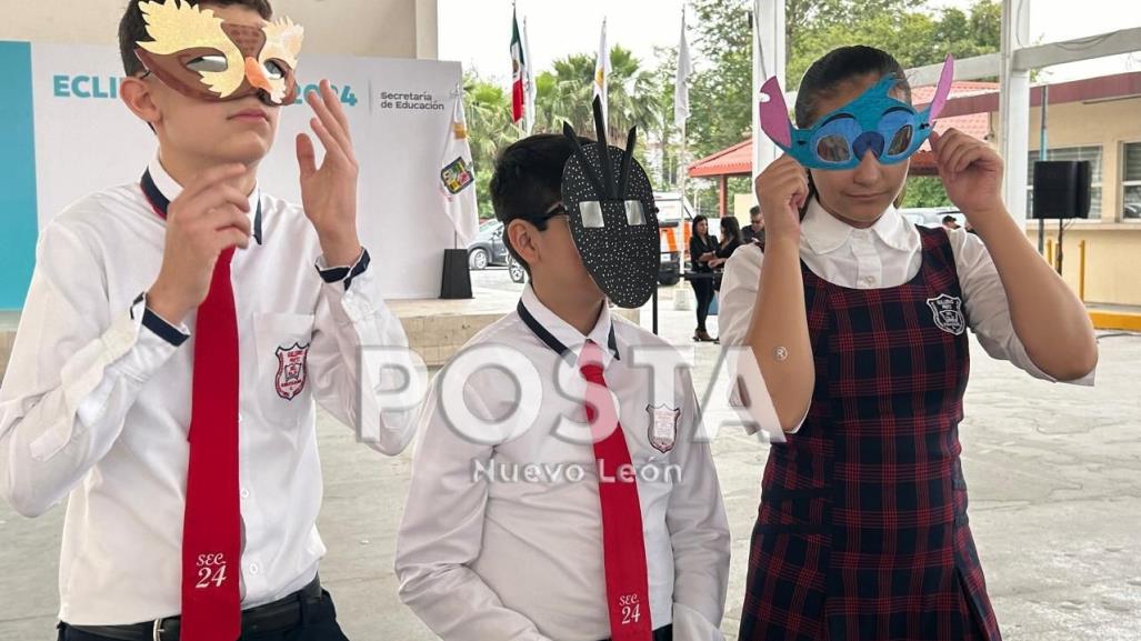 Alumnos preparan antifaces especiales para ver eclipse